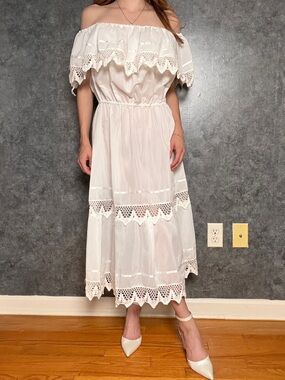 Vintage 1970s Off-Shoulder Boho Peasant Dress — Crochet Lace Trim